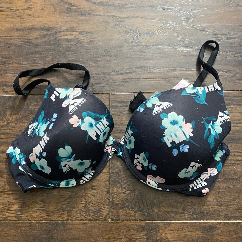 Vs/ Pink bra!💕